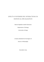 Effects of interspecific interactions on individual specialisation